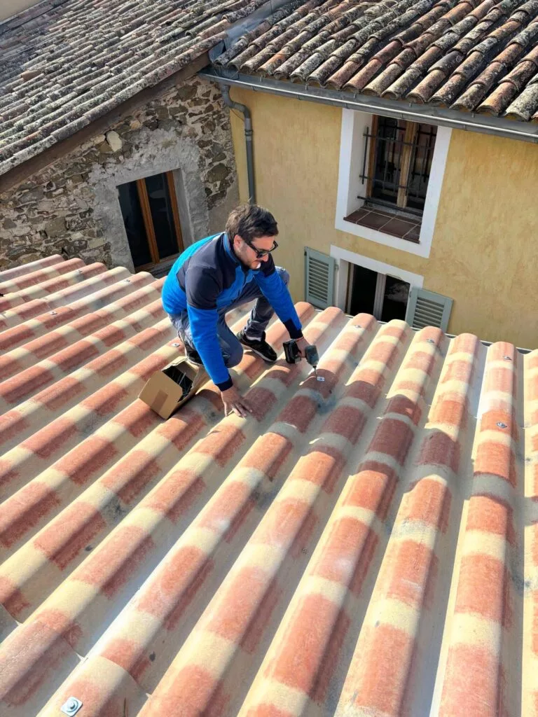 Équipe de couvreurs sur un chantier de réfection