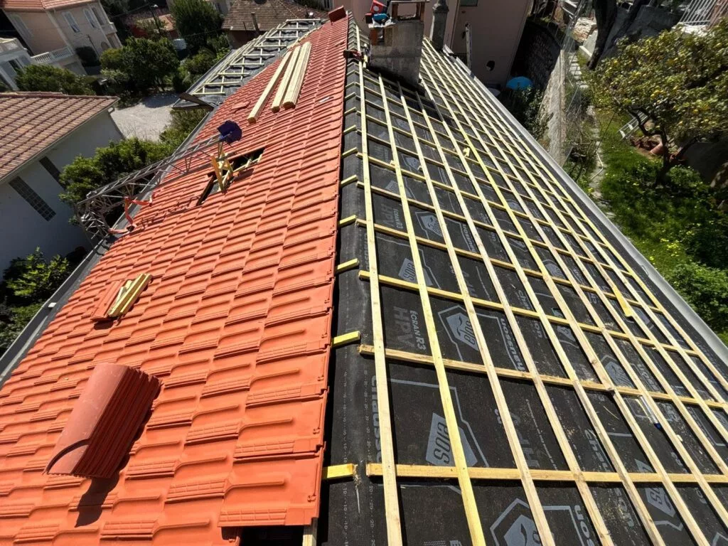 Réfection complète de toiture en cours